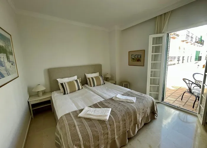 Feriehus - House - Sleeps 4 - Pool - Sea View